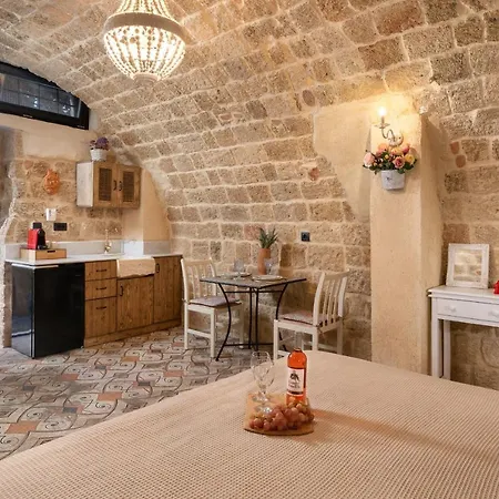 Stone Cave Apartment *