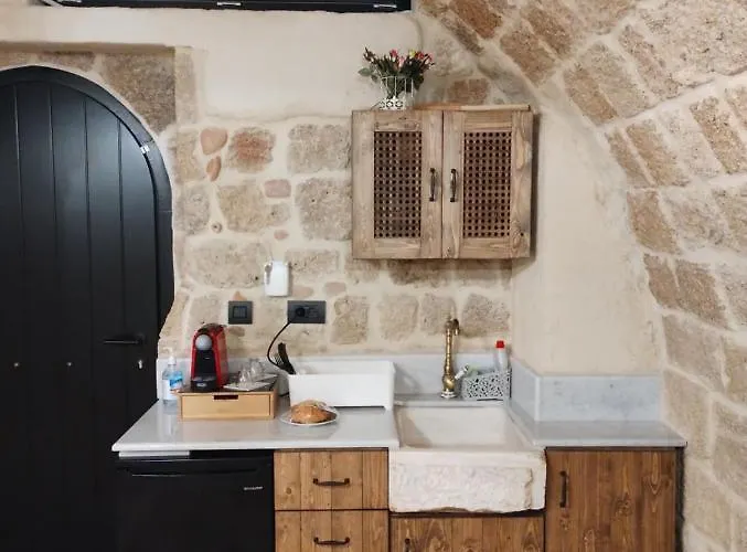 Stone Cave Apartmán