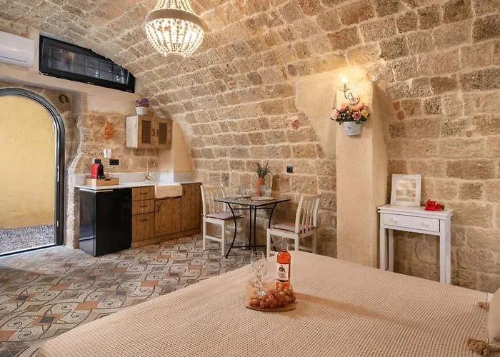 Stone Cave Apartmán *